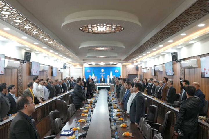 نشست اعضای کمیسیون بهداشت و درمان مجلس با شورای توسعه و برنامه ریزی استان لرستان