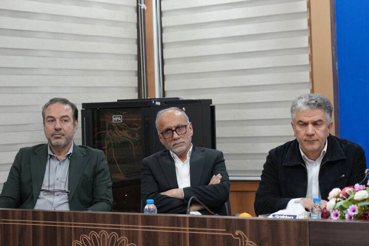 نشست اعضای کمیسیون بهداشت و درمان مجلس با شورای توسعه و برنامه ریزی استان لرستان