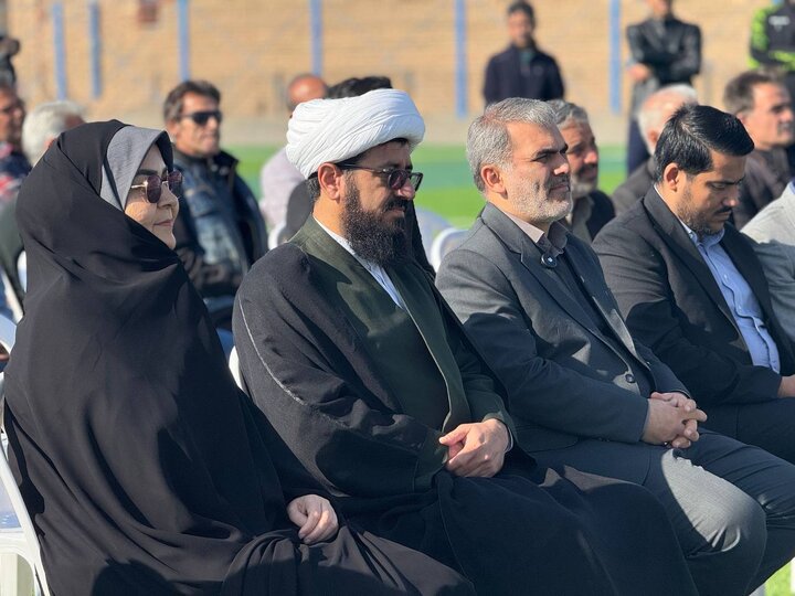 بهره‌برداری از ۳ زمین چمن مصنوعی شهری و روستایی شهرستان مه ولات با اعتبار ۱۵ میلیارد تومان به همت زنگنه