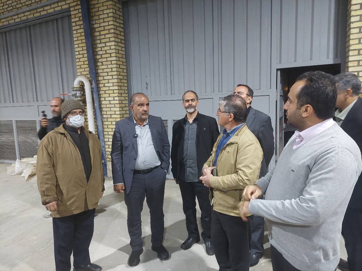 بازدید اعضای کمیسیون کشاورزی از گلخانه ۳۰ هکتاری هیدروپونیک قم / توقف تولید به‌دلیل عدم تأمین سرمایه در گردش