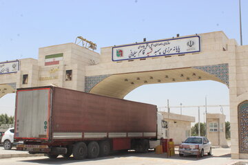 بررسی توسعه مرز مهران و رفع موانع گمرکی واحدهای تولیدی استان ایلام در نشست فلاحی با رئیس‌کل گمرک کشور