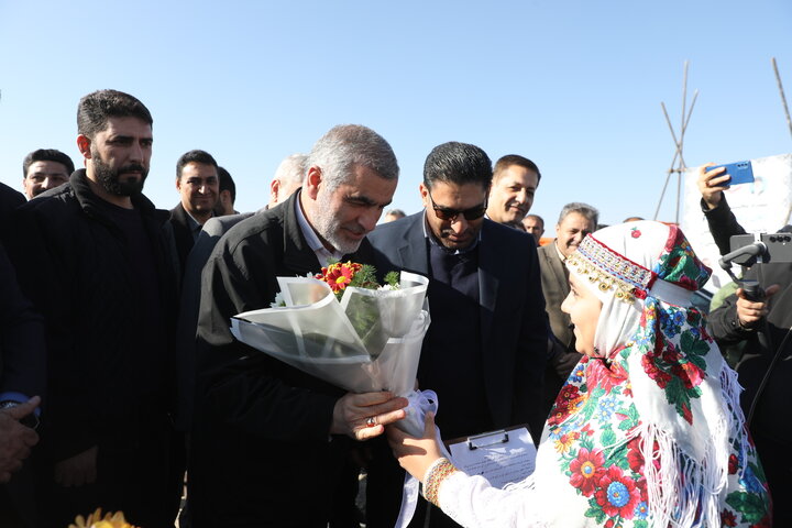 بازدید نایب رئیس مجلس از کارخانه آسفالت شهرداری قوچان