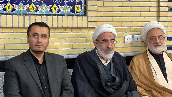 راه شهیدان از گذشته تا امروز،در حفظ عزت و هویت ملی اثرگذار بوده است