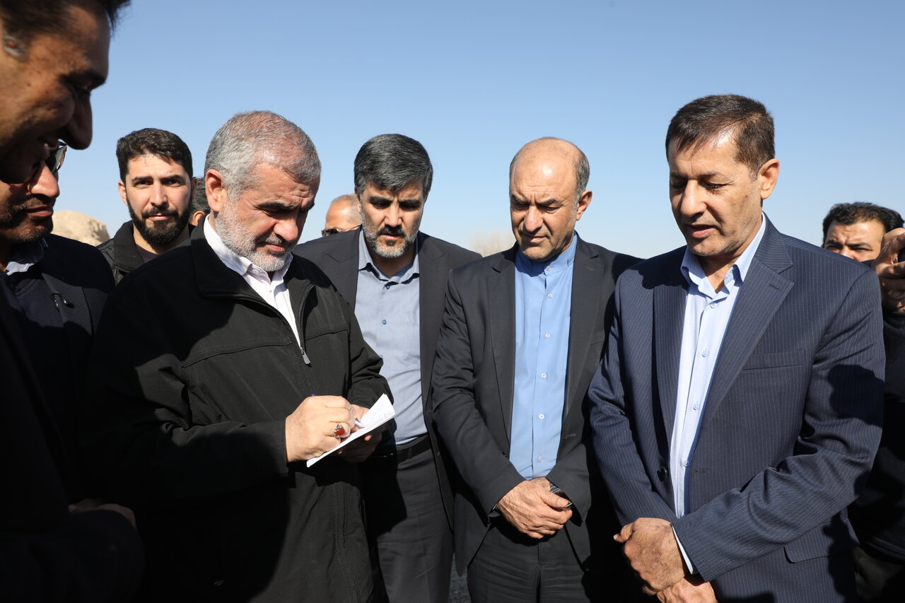 بازدید نایب رئیس مجلس از کارخانه آسفالت شهرداری قوچان