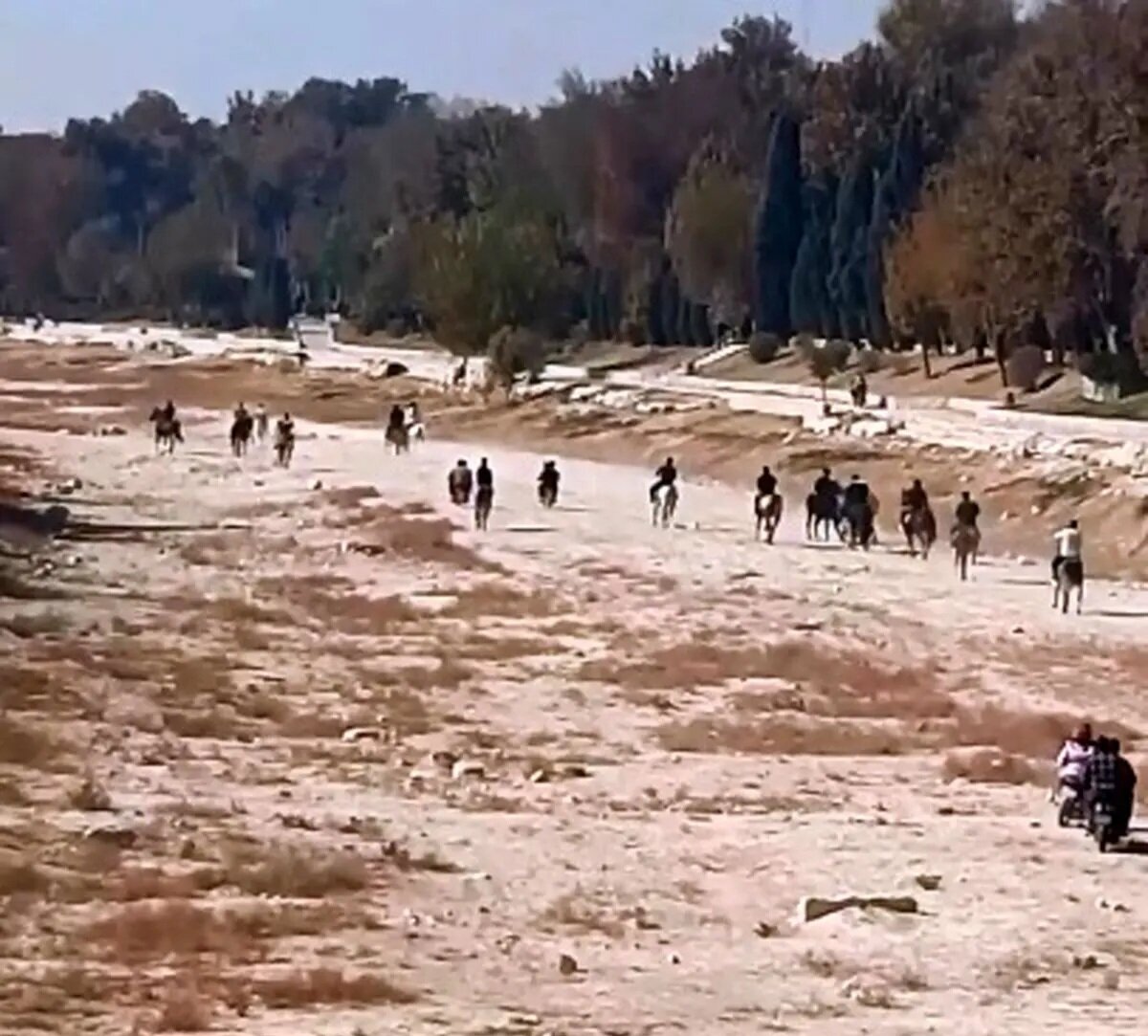 زایندهرود بار دیگر قربانی یک تصمیم بحثبرانگیز شد/ تاریخ اصفهان را در سایه سوء مدیریت به مکانی تجاری مبدل نکنید