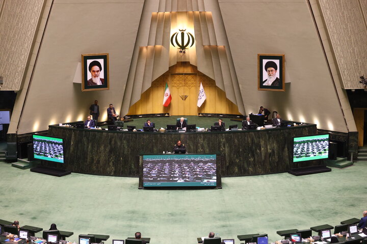 نشست علنی ۹ آذر ماه مجلس آغاز شد