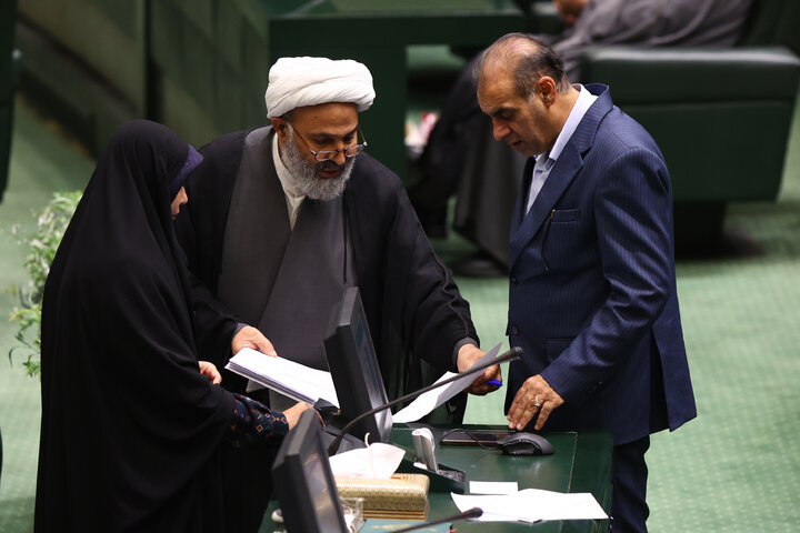 نشست علنی یکشنبه 9 آذرماه مجلس شورای اسلامی