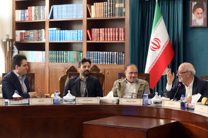 نشست کمیسیون اصل نود در خصوص عدم اجرای قوانین مرتبط با حقوق نخبگان علمی کشور