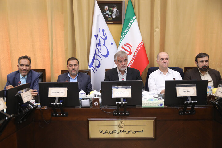 نشست 9 آذر کمیسیون شوراها