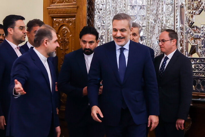 دیدار وزیر امور خارجه ترکیه با دکتر قالیباف