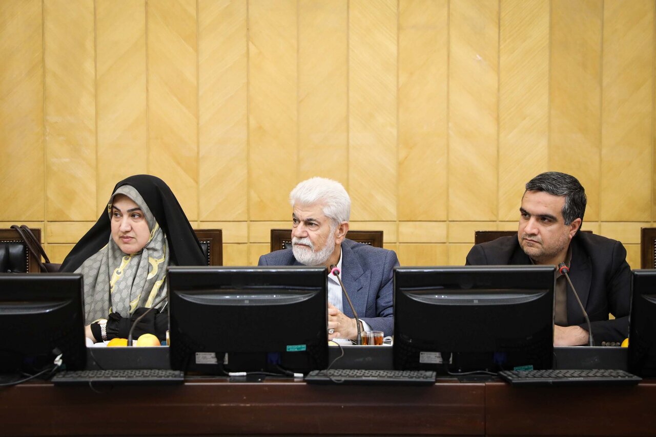 مرگ ۱۴ نفر در کشور همزمان با بررسی دو ساعته قانون هوای پاک/ ۴۰ میلیون استعلام معاینه فنی در تهران فاقد اعتبار است/ ارسال پرونده استنکاف دستگاه‌ها از اجرای قانون هوای پاک به صحن علنی