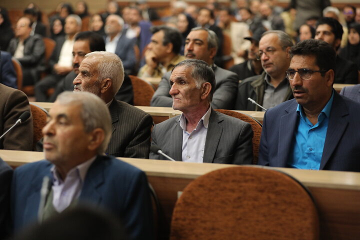 نشست هم اندیشی فعالان اقتصادی شهرستانهای کاشمر و خلیل آباد با نیکزاد نایب رئیس مجلس