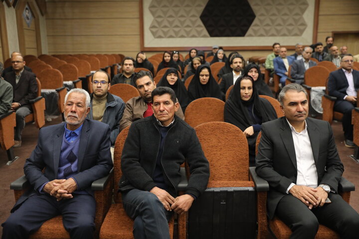 نشست هم اندیشی فعالان اقتصادی شهرستانهای کاشمر و خلیل آباد با نیکزاد نایب رئیس مجلس