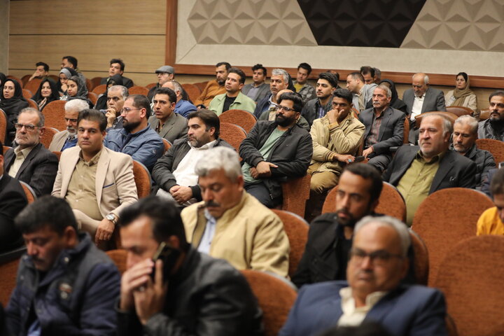 نشست هم اندیشی فعالان اقتصادی شهرستانهای کاشمر و خلیل آباد با نیکزاد نایب رئیس مجلس