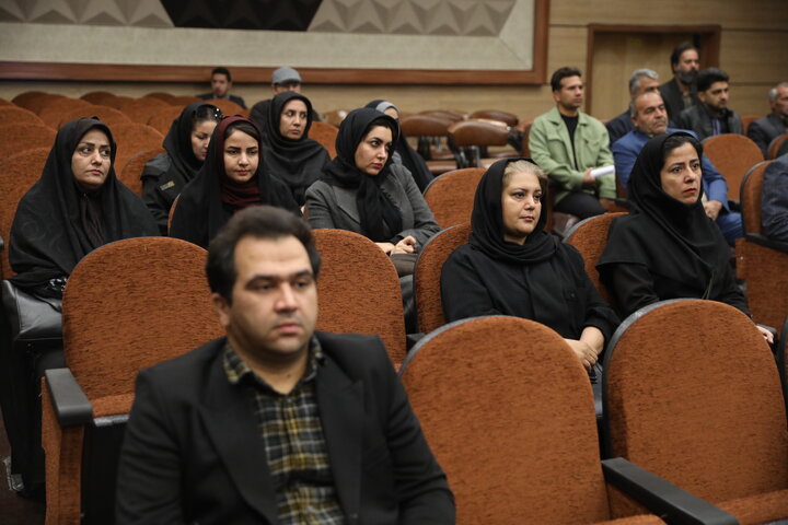 نشست هم اندیشی فعالان اقتصادی شهرستانهای کاشمر و خلیل آباد با نیکزاد نایب رئیس مجلس