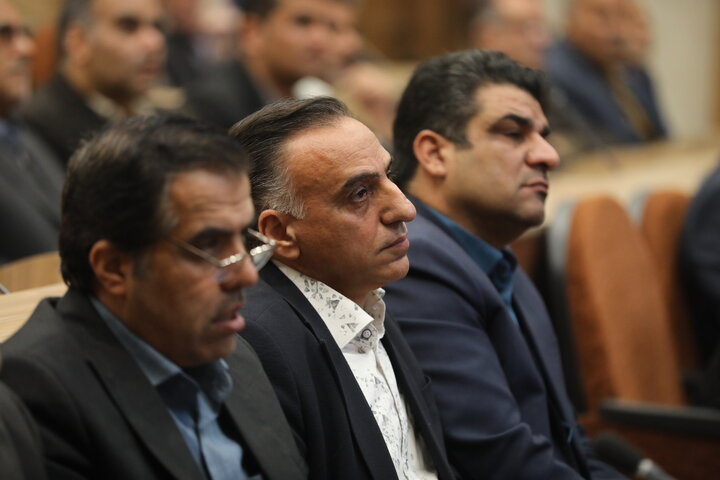 نشست هم اندیشی فعالان اقتصادی شهرستانهای کاشمر و خلیل آباد با نیکزاد نایب رئیس مجلس