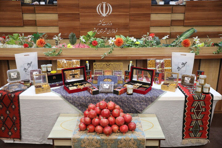 نشست هم اندیشی فعالان اقتصادی شهرستانهای کاشمر و خلیل آباد با نیکزاد نایب رئیس مجلس