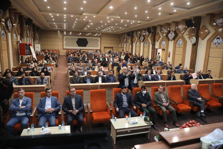 نشست هم اندیشی فعالان اقتصادی شهرستانهای کاشمر و خلیل آباد با نیکزاد نایب رئیس مجلس