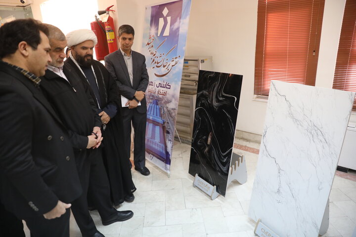 بازدید نایب رئیس مجلس شورای اسلامی از نمایشگاه محصولات غذایی و صنایع دستی و صنایع کاشی شهرستان کاشمر