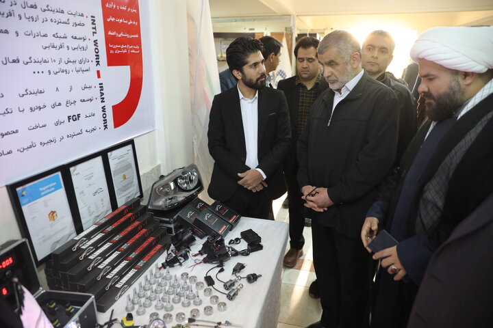 بازدید نایب رئیس مجلس شورای اسلامی از نمایشگاه محصولات غذایی و صنایع دستی و صنایع کاشی شهرستان کاشمر