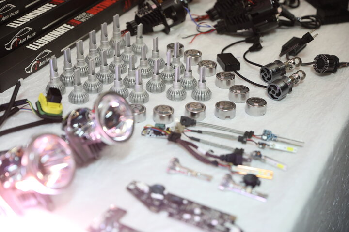 بازدید نایب رئیس مجلس شورای اسلامی از نمایشگاه محصولات غذایی و صنایع دستی و صنایع کاشی شهرستان کاشمر