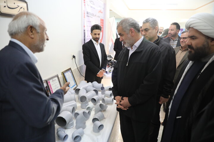 بازدید نایب رئیس مجلس شورای اسلامی از نمایشگاه محصولات غذایی و صنایع دستی و صنایع کاشی شهرستان کاشمر