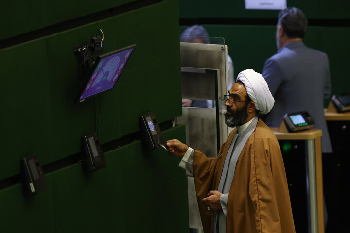 نشست علنی سه شنبه 11 آذرماه مجلس شورای اسلامی