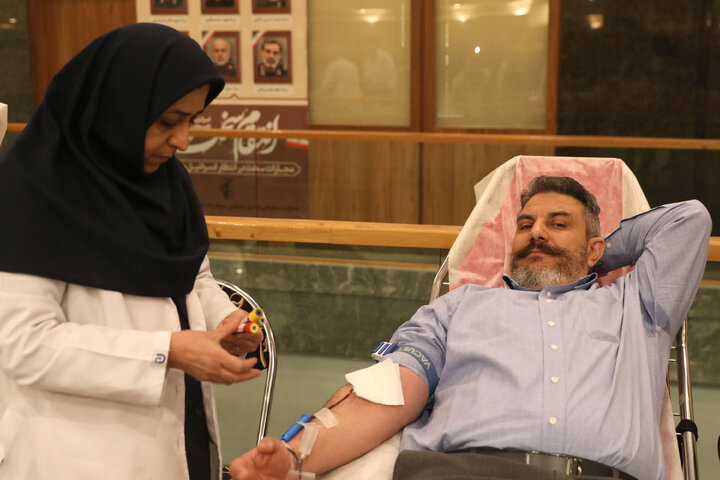 اهدای خون کارمندان و نمایندگان مجلس به مناسبت روز مجلس