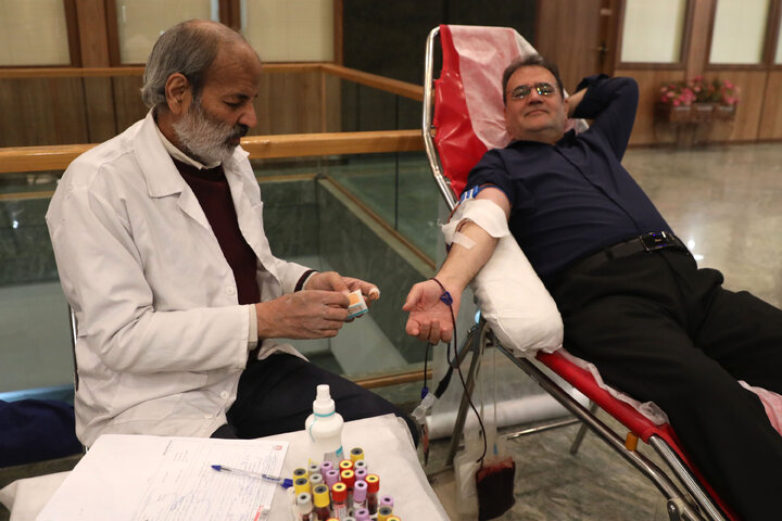 اهدای خون کارمندان و نمایندگان مجلس به مناسبت روز مجلس