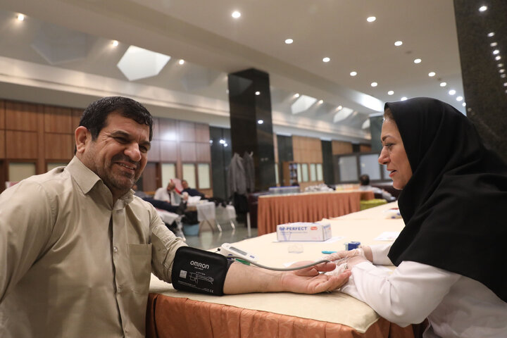 اهدای خون کارمندان و نمایندگان مجلس به مناسبت روز مجلس