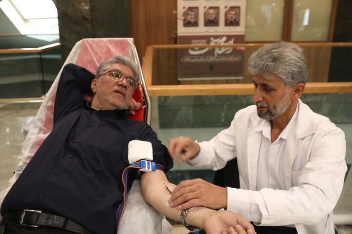 اهدای خون کارمندان و نمایندگان مجلس به مناسبت روز مجلس