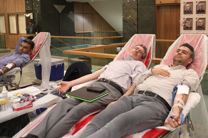 اهدای خون کارمندان و نمایندگان مجلس به مناسبت روز مجلس