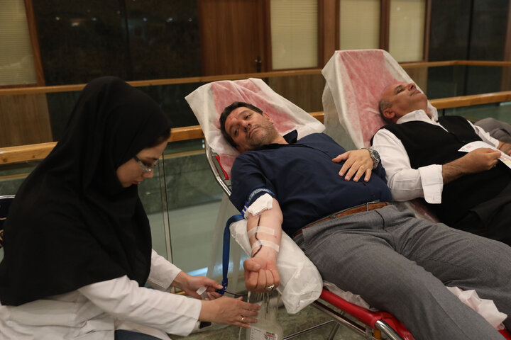 اهدای خون کارمندان و نمایندگان مجلس به مناسبت روز مجلس