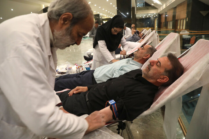 اهدای خون کارمندان و نمایندگان مجلس به مناسبت روز مجلس