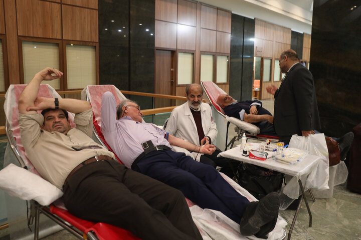 اهدای خون کارمندان و نمایندگان مجلس به مناسبت روز مجلس