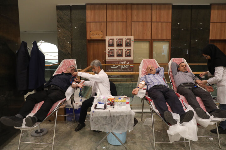 اهدای خون کارمندان و نمایندگان مجلس به مناسبت روز مجلس