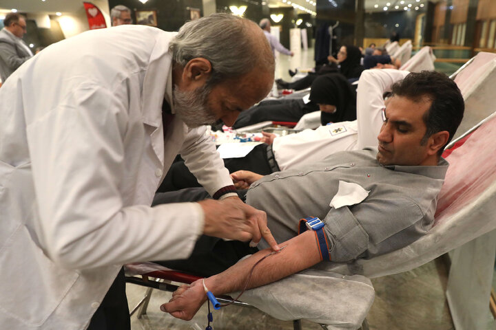 اهدای خون کارمندان و نمایندگان مجلس به مناسبت روز مجلس