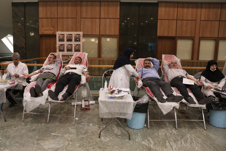 اهدای خون کارمندان و نمایندگان مجلس به مناسبت روز مجلس