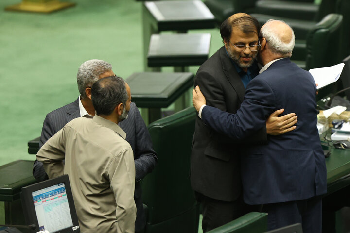 ناطقان میان دستور 11 آذرماه نشست علنی مجلس