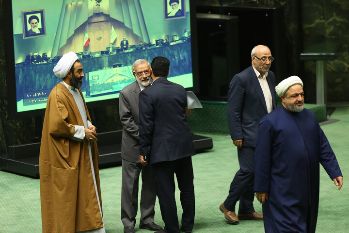 ناطقان میان دستور 11 آذرماه نشست علنی مجلس