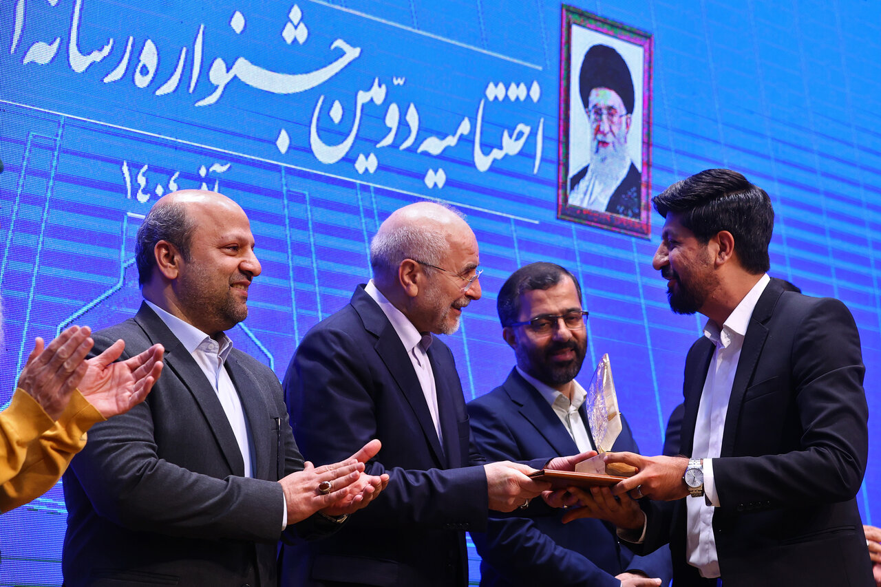 جوایز دومین جشنواره رسانه‌ای بهارستان به برگزیدگان اهدا شد