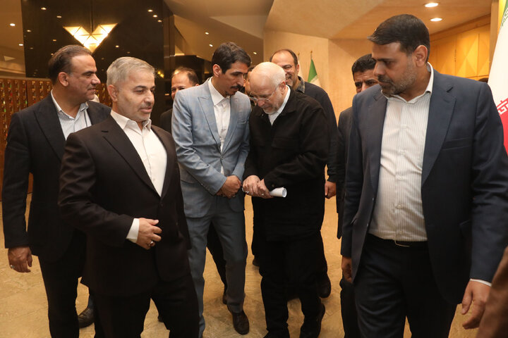 بازدید رئیس مجلس شورای اسلامی از نمایشگاه آثار مکتوب نمایندگان