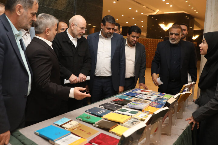 بازدید رئیس مجلس شورای اسلامی از نمایشگاه آثار مکتوب نمایندگان