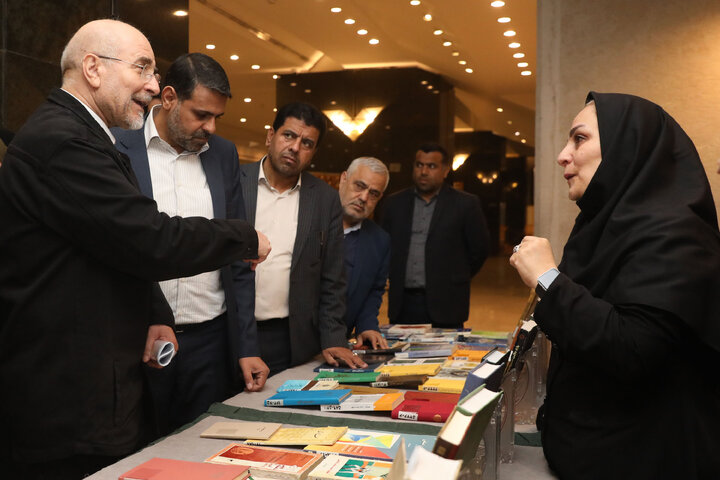 بازدید رئیس مجلس شورای اسلامی از نمایشگاه آثار مکتوب نمایندگان