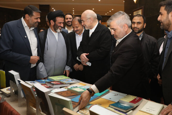 بازدید رئیس مجلس شورای اسلامی از نمایشگاه آثار مکتوب نمایندگان