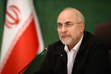 دکتر قالیباف به مقام شامخ شهدای شهرستان طرقبه ادای احترام کرد