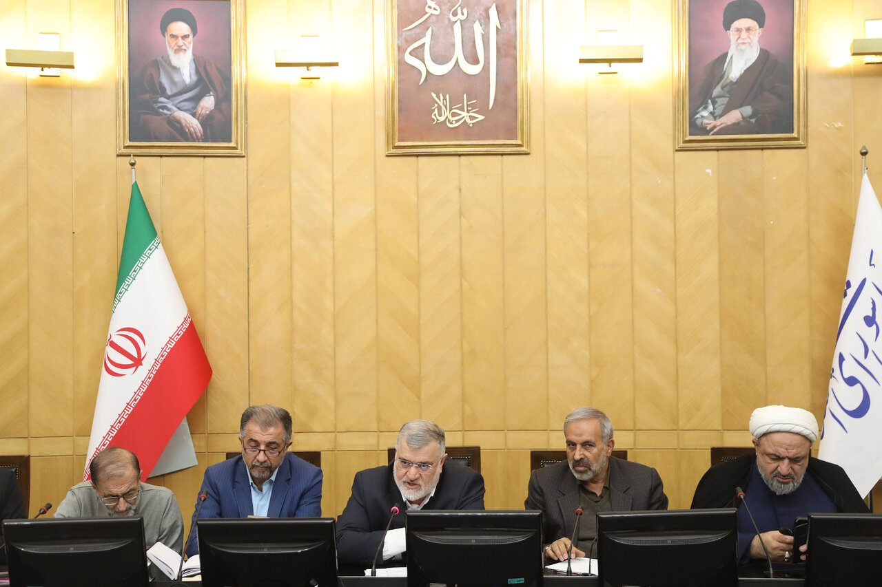 بررسی آلودگی هوای پایتخت در نشست ویژه نمایندگان تهران/تأکید بر اسقاط خودروهای فرسوده و ارتقا کیفیت سوخت