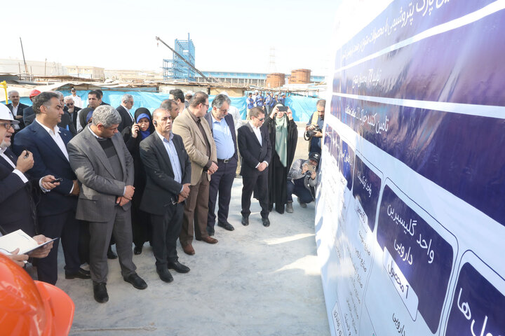 بازدید اعضای فراکسیون نظارت بر صنعت نفت از مجتمع های پتروشیمی نخل آسماری و پتروناد