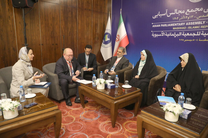 دیدار زنگنه رئیس کمیته سیاسی مجالس آسیایی با نماینده روسیه