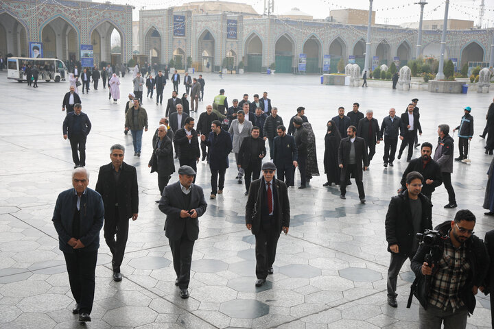 بازدید مهمانان خارجی اجلاس APA از موزه آستان قدس و صحن‌های حرم رضوی